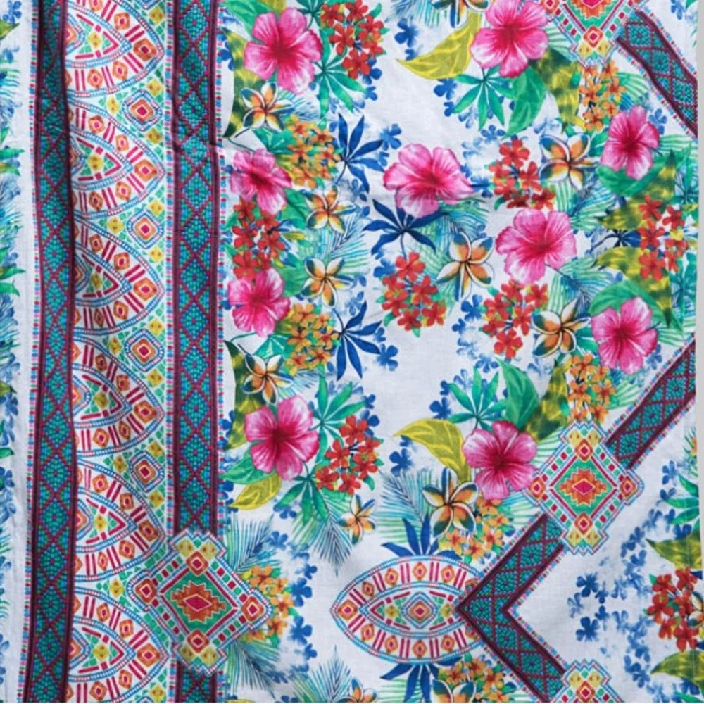 Ruggine Luxury Flower Print Towel NWT